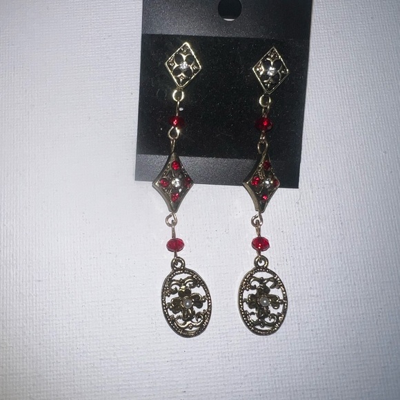 ♦️ Elegant Red Crystal Pear Victorian Style Dangle Post Earrings Used - Picture 1 of 3